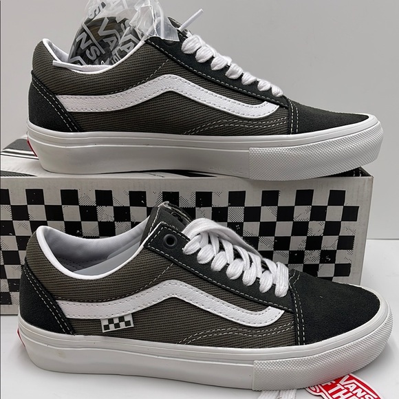 Vans Shoes - Vans WMNS Skate Old Skool 
Twill Grape Leaf
VN0A5FCB50K
SNEAKERS